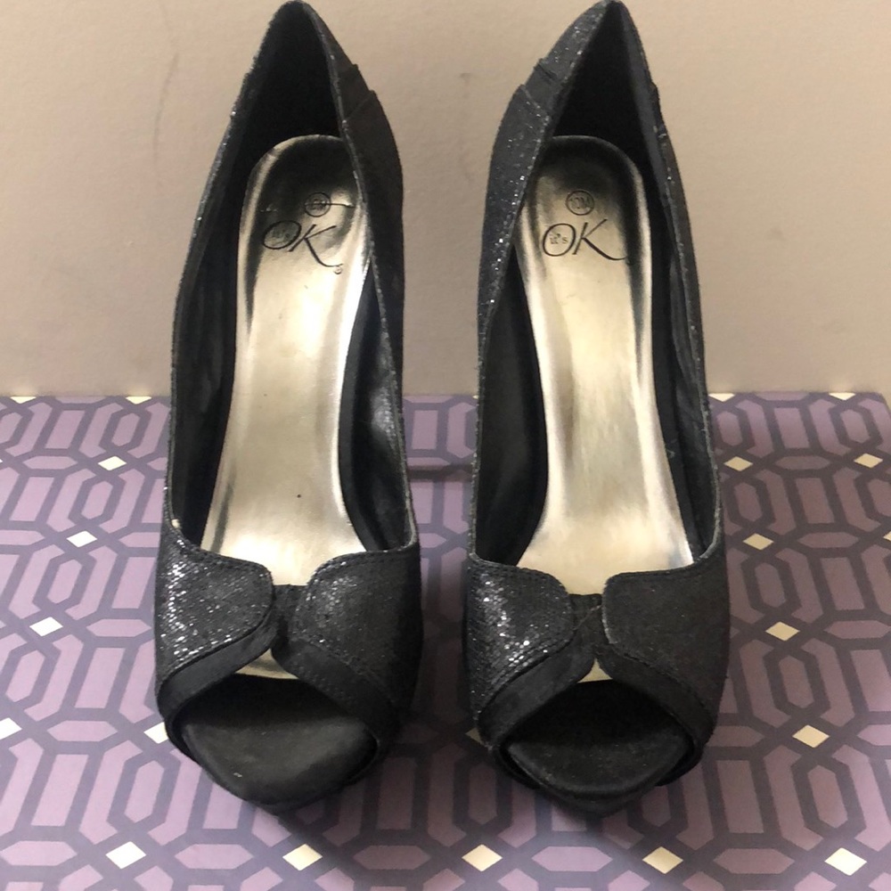 It’s Ok Black heels w/ glitter details